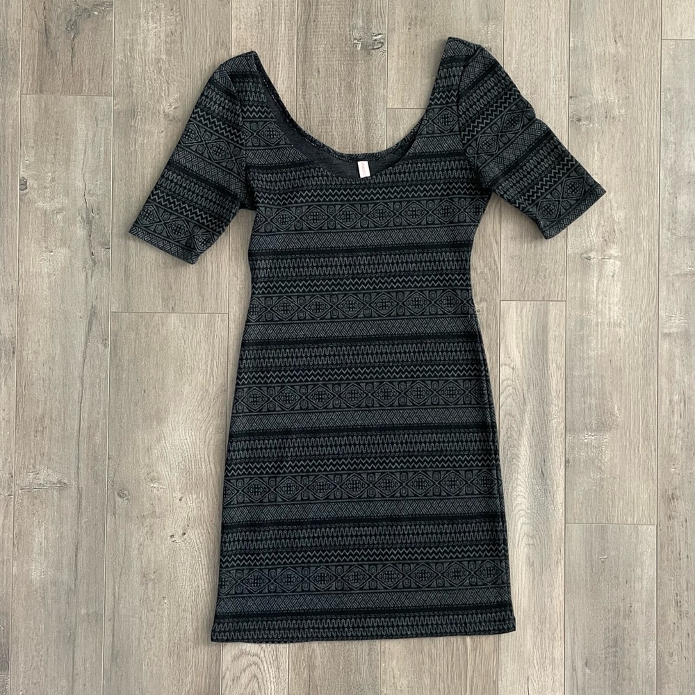 💥4/$25💥 Pretty Bodycon Dress with Scoop Neck